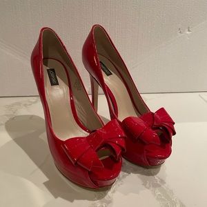 ABSOLUTELY STUNNING Never Worn Joan & David Red Patent Platform Heels w/Bow. 7.5